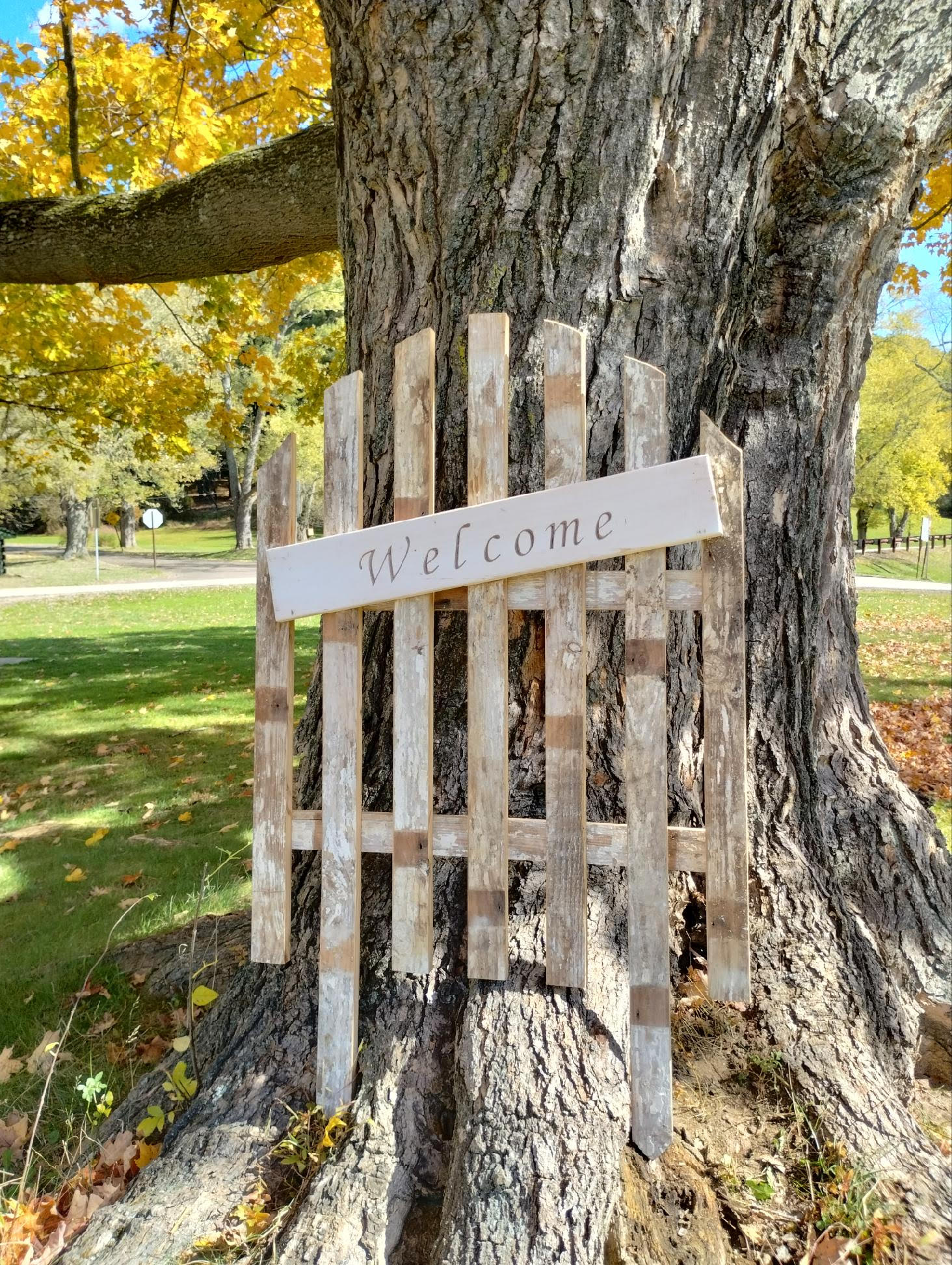 Welcome Fence - White